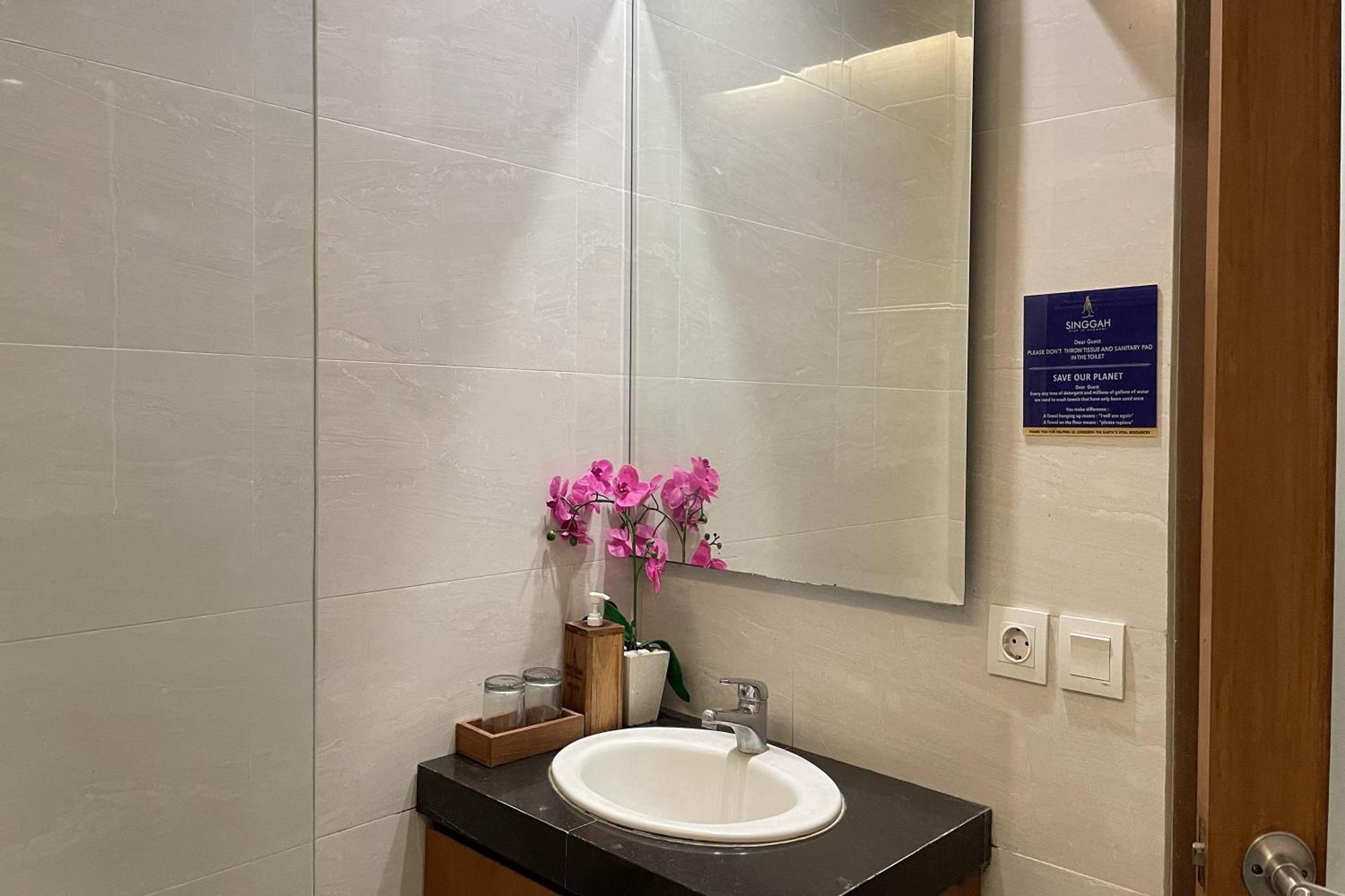 Singgah Hotel Seminyak Экстерьер фото